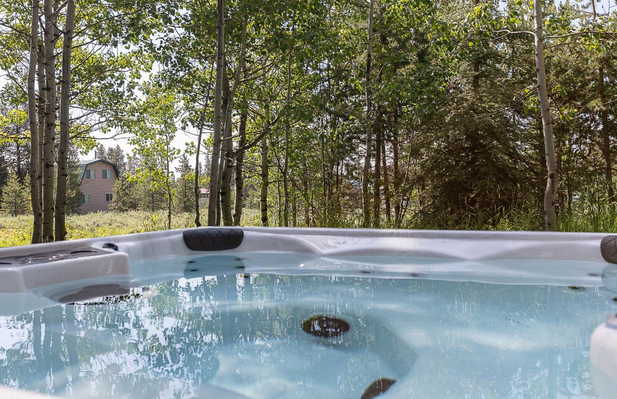 Remington Reload By Kabino Hot Tub Firepit Roku Big Yard Driveway Grill Wifi Trails Island Park Exterior photo